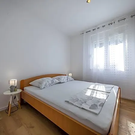 Avocado Hotel 3*