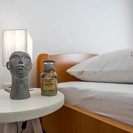 Avocado Hotel